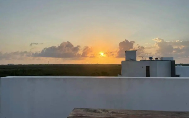 Luxury 3 br/4 ba Home w/View - Puntarena
