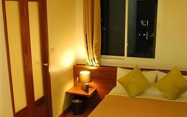 White House Asoke Sukhumvit 18