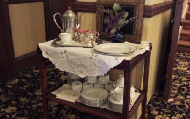 Martin & Mason Hotel