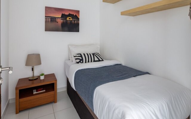 Modern + Bright 2BR With Dubai Marina Views!