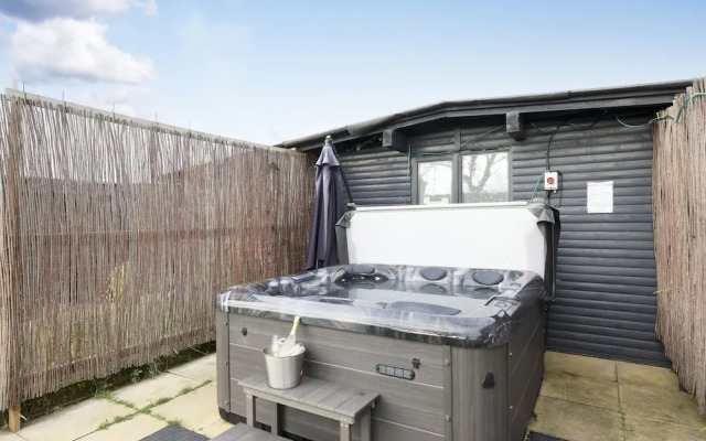 JOIVY Luxurious & Spacious 3Br House With A Hot Tub