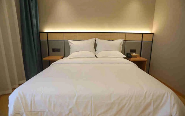 Starway Hotel Gongyi Wanyang Shopping Mall