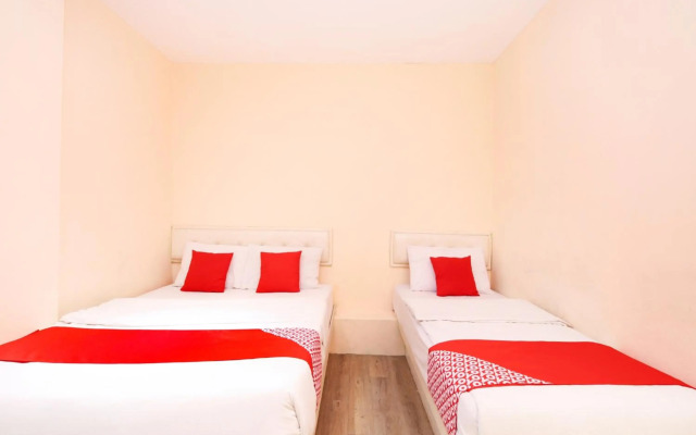 OYO 479 The Green Hotel