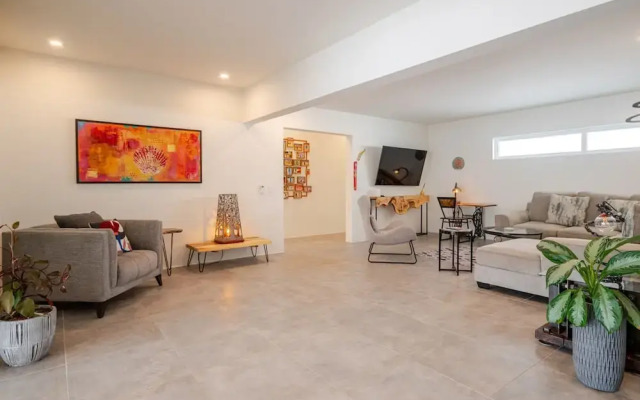 Modern Trestrapi Beach Villa 8 bed 8 Bath 2 Pools