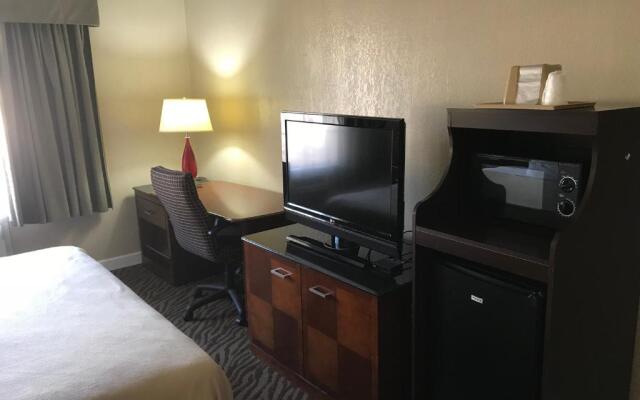 Hometown Inn & Suites