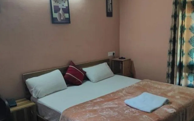 Hotel Devine Point by ADB Rooms