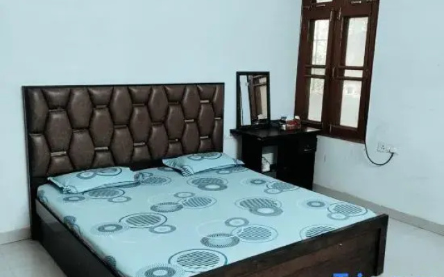 Spacious Peaceful Apartment for Two Families in Lucknow