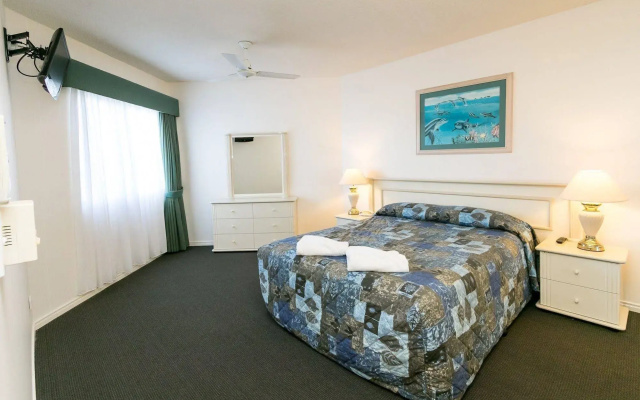 White Crest Apartments