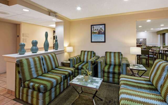 La Quinta Inn & Suites by Wyndham Sawgrass