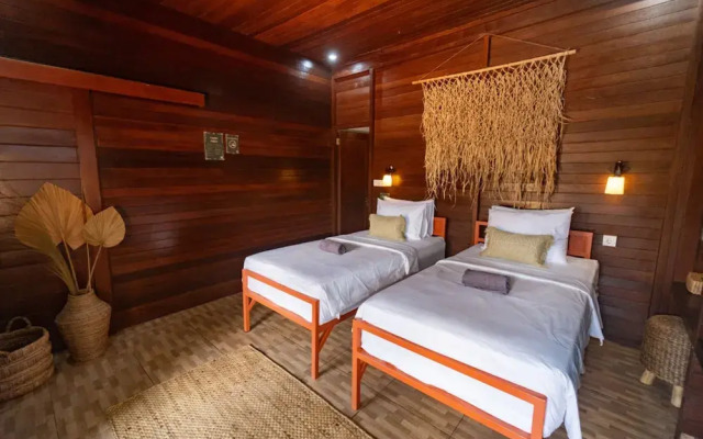 Mad Monkey Nusa Lembongan