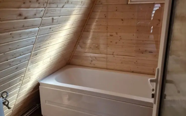 Bucovina-a-framehouse-hottub-fireplace-patio-wifi