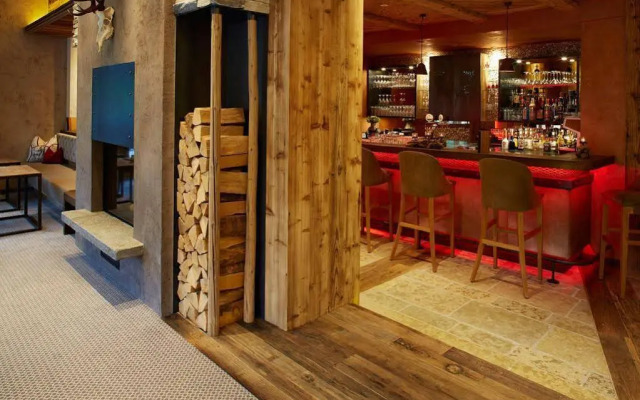 Almhotel Told
