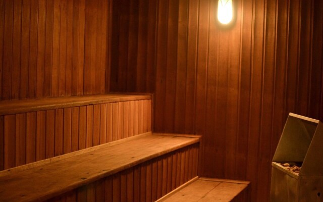 150m da praia com piscina aquecida e sauna