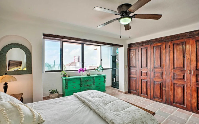 Updated Oceanside Townhome w/ Pool: Walk to Beach!
