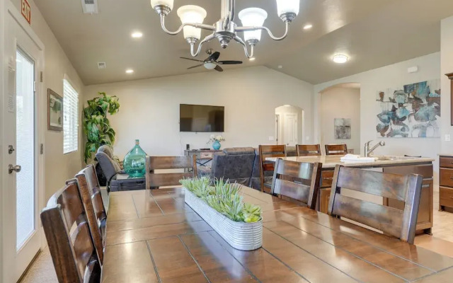 Hurricane Getaway w/ Private Pool, Mtn Views!