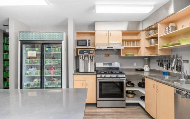 Squamish Adventure Inn & Hostel