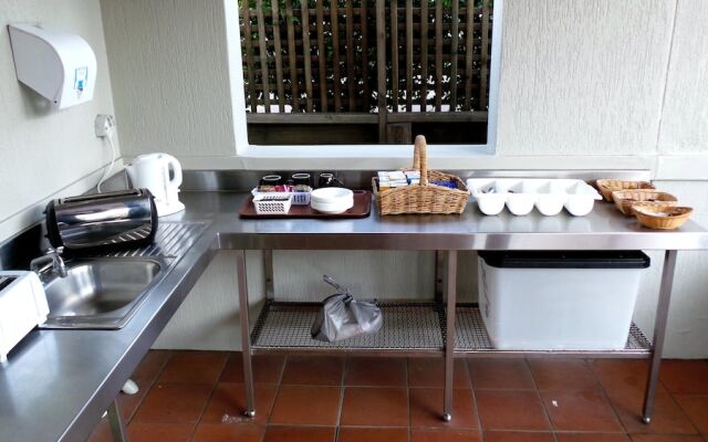 Travellers Motor Village