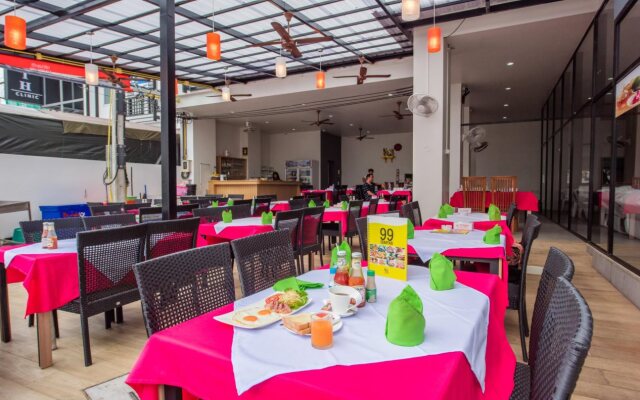 Rayaan 6 Guest House  Restaurant
