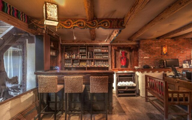 Shangri-La E-Outfitting Boutique Hotel