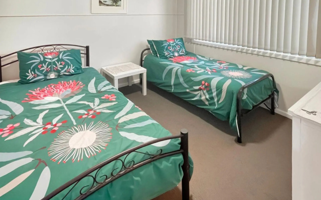 AQUA COTTAGE 16 Aqua Cres Lake Cathie – Guest Rooms – Port Macquarie