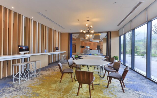 Holiday Inn Express Emei Mountain