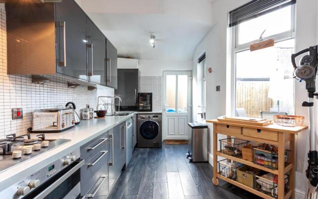 Large and Luminous Liverpool Home With Garden