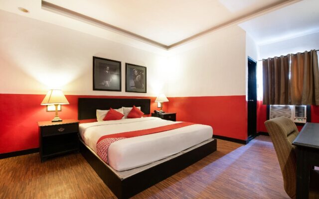Red Rose Hotel