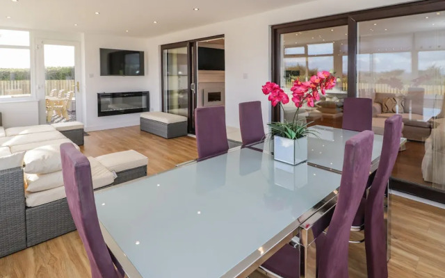 Top Of The Lane Luxury Holiday Apartment