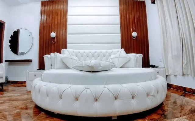 The Signature Hotel