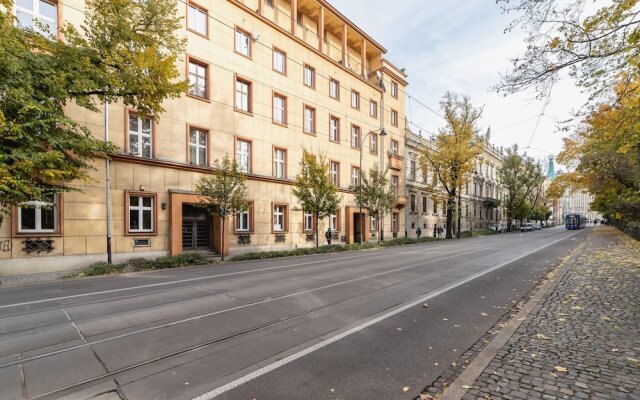 Old Town Basztowa Apartment by Renters