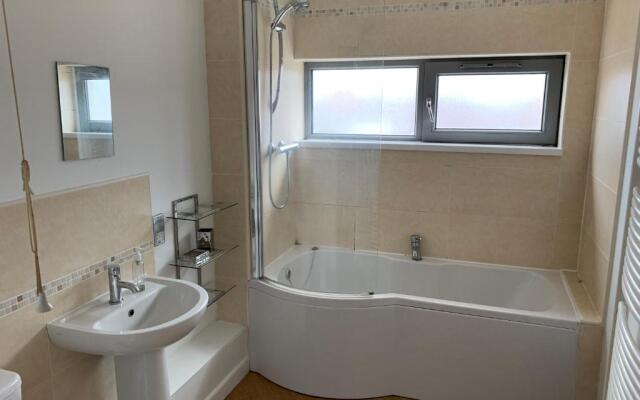 Central Darlington 2 Bed Apartment With Parking