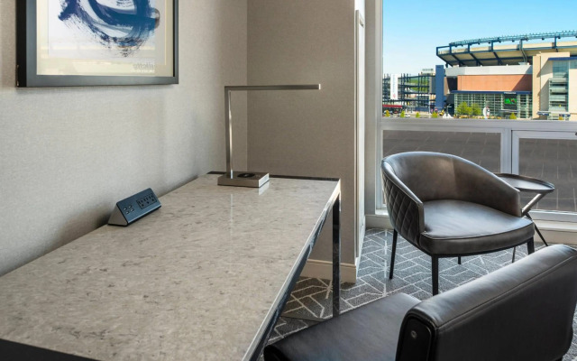 Renaissance by Marriott Boston Patriot Place Hotel