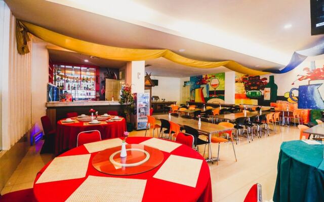 Reddoorz Plus near Mall Ratu Indah 2