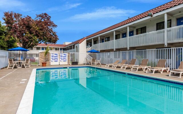 Super 8 by Wyndham Petaluma