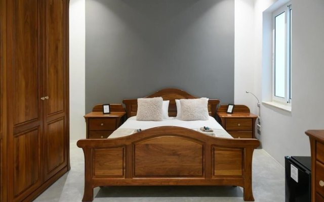 Wonderful Double Room in Pieta - Bb Marina