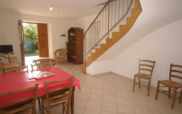 Cozy Holiday Home in Uzer with Swimming Pool