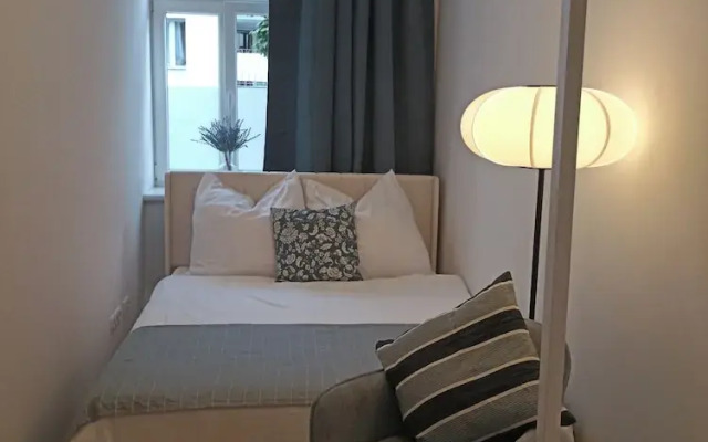 170sqm With Private Garden, 9 Bedrooms, 2 Kitchens