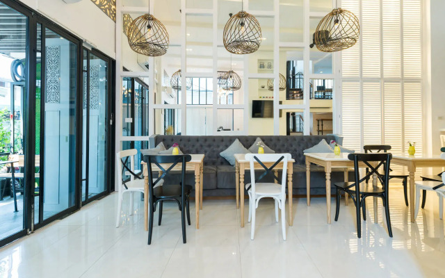 White Ivory Bed & Breakfast