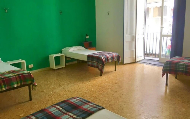 Hostel 6 Small Rooms