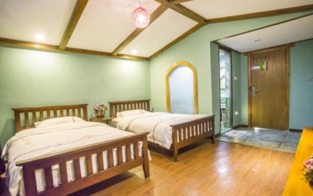 Zhangjiajie April Day Hostel