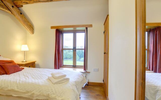 Spacious Holiday Home in Ganllwyd near River