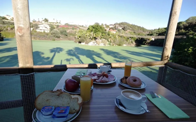 Hotel Selwo Lodge - Animal Park Tickets Included