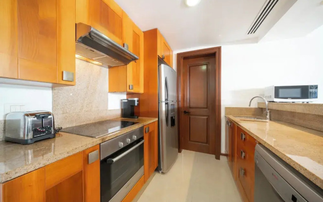 Luxury 1 BR Condo with Pool - Kaan 304