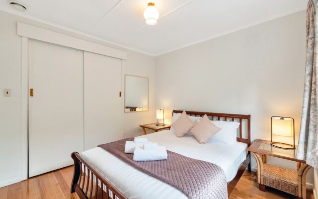 3 Bedroom In Onehunga w Parking - Wifi - Netflix