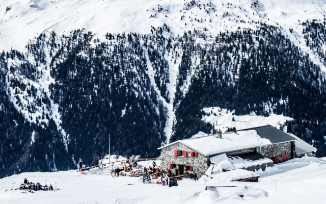 Cabane Bella-Tola