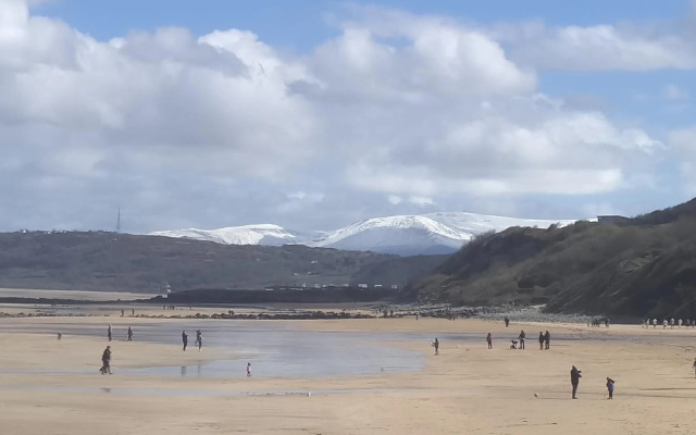 Barracuda, Beachside Apartment
