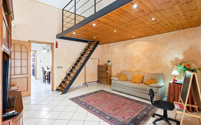 Castello Ursino Balcony Apartment