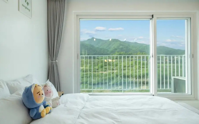 Gapyeong Dangdangi Pet Poolvilla Blue