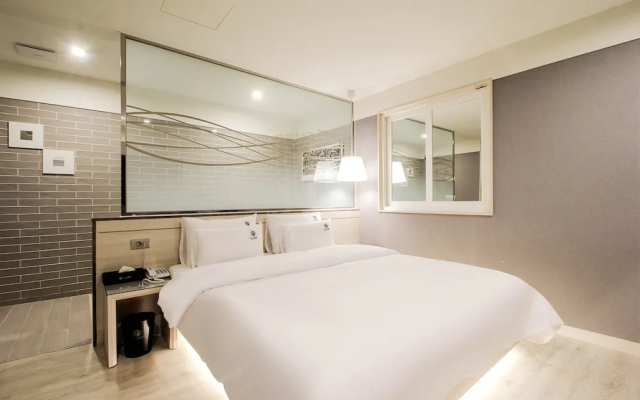 2Night Hotel