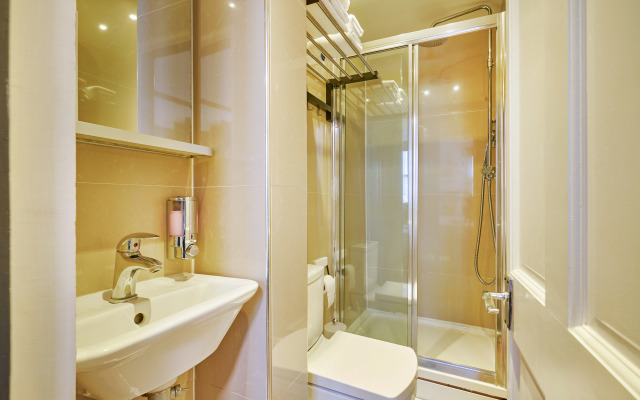 Huttons Hotel, Victoria London